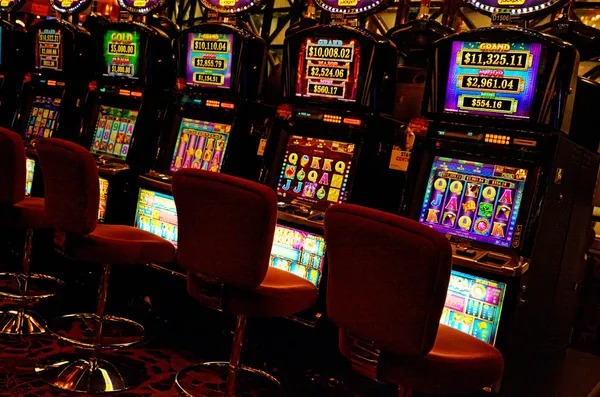 Free spin bonus screen showing spin counter and active paylines